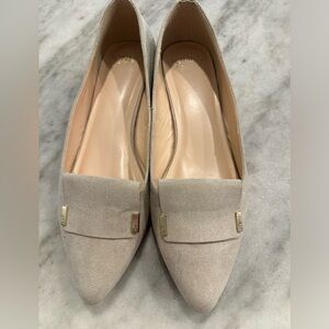 Jones New York Women’s Shoes. Cream. Size 9.5